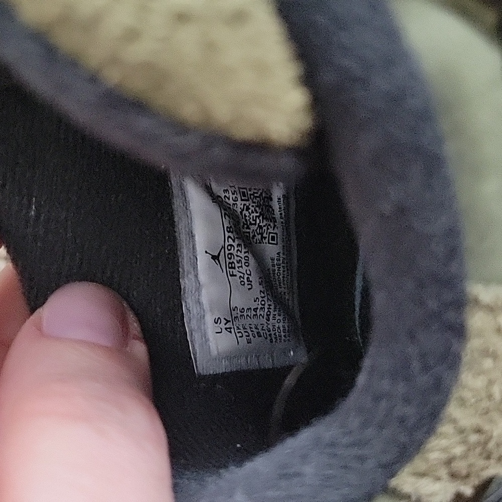 Nike - Picture 3 of 5
